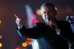 CHP lideri Özel: “Bu gece de Saraçhane’deyiz. Özgür, ölür de Saraçhane’den ayrılmaz”