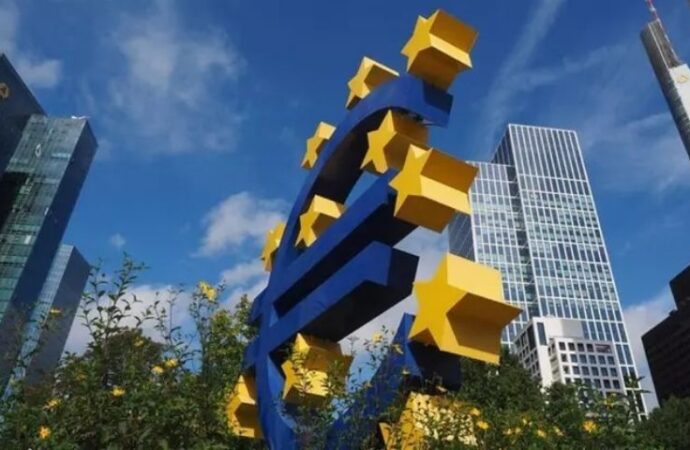 ECB’den açıklama: Ticari gerilimler finansal istikrarı tehdit edebilir!