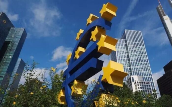 ECB’den açıklama: Ticari gerilimler finansal istikrarı tehdit edebilir!