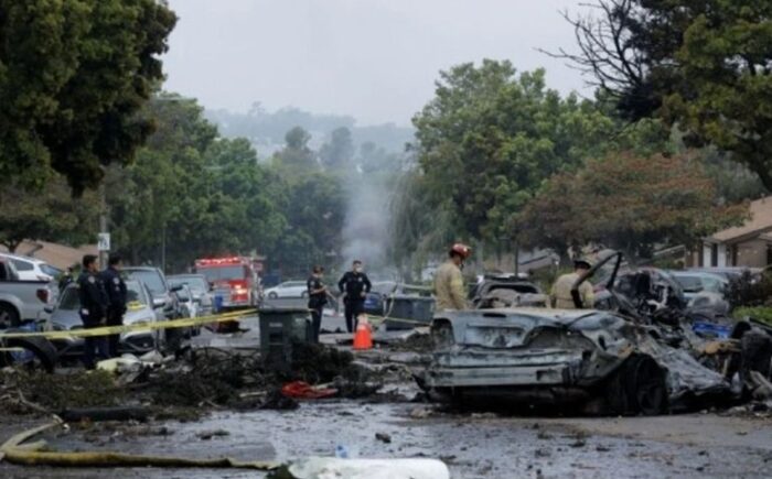 San Diego’da uçak yerleşim alanına düştü:  2ölü,8 yaralı