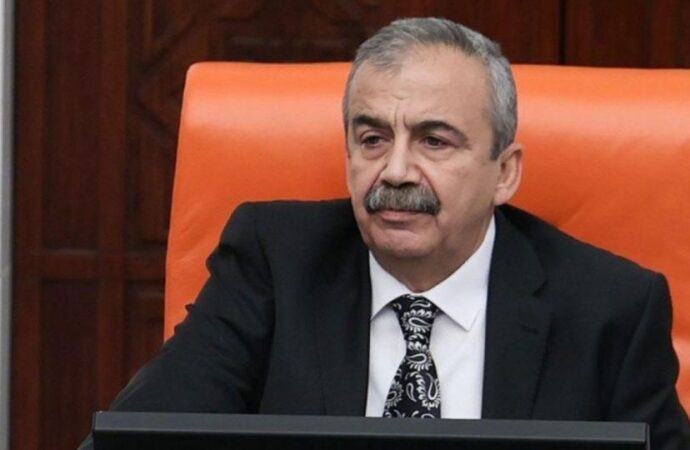 Sırrı Süreyya Önder hayatını kaybetti!