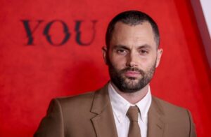 Amerikalı oyuncu Penn Badgley: ‘Başucumda Kur’an-ı Kerim var’