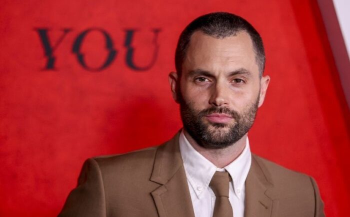Amerikalı oyuncu Penn Badgley: ‘Başucumda Kur’an-ı Kerim var’