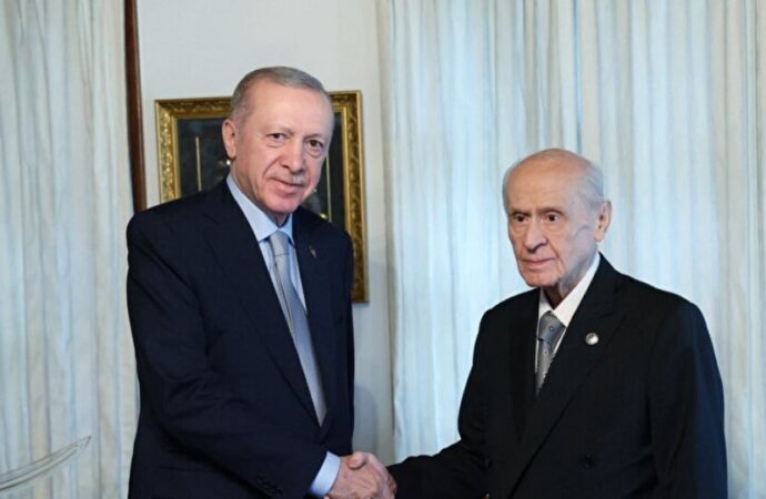 Ankara’da kritik zirve: Devlet Bahçeli, Cumhurbaşkanı Erdoğan’ı yarım saat ayakta bekledi!