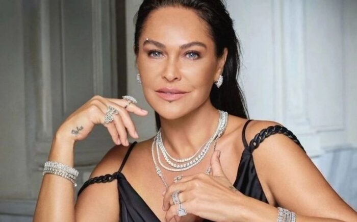 Hülya Avşar’dan İzmir Konserinde Beklenmedik Hakan Altun Düeti
