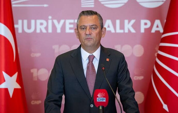 CHP lideri Özel: “Demokratik adımlar atarsanız yanınızdayız, kirli pazarlıklar yaparsanız karşınızdayız”