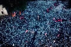 Türkiye’nin ilk karanlıkta mitingi:CHP’nin aydınlatma cihazları alana alınmadı!