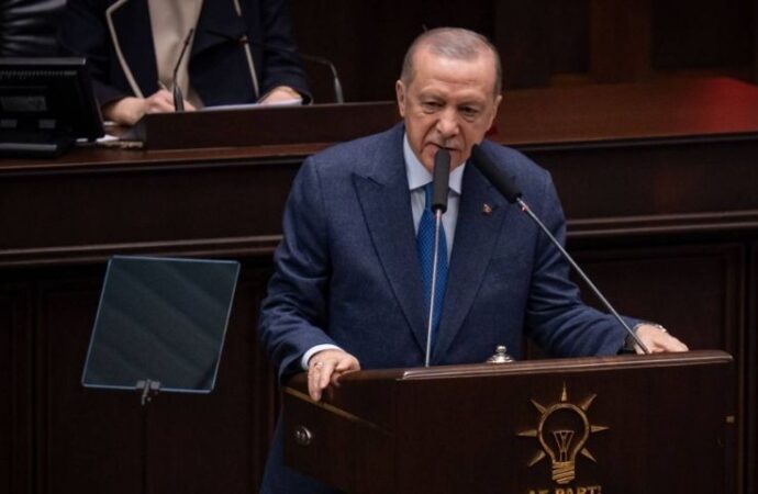AKP’den Tartışma Yaratacak Teklif: Cumhurbaşkanı’na subayları ihraç etme yetkisi geliyor! CHP’den sert tepki var