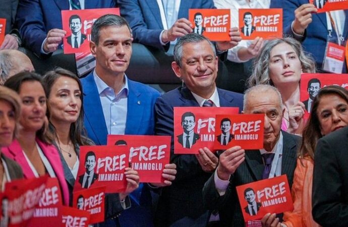 Sosyalist Enternasyonal’de İmamoğlu için “Özgürlük” çağrısı: Aile fotoğrafı dikkat çekti