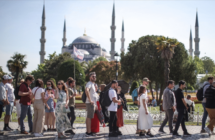 Nisan raporu: Türkiye’ye gelen yabancı sayısı rekora koşuyor!