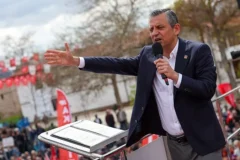 Özgür Özel,Van’dan seslendi: Terörsüz Türkiye’ye “evet” diyoruz