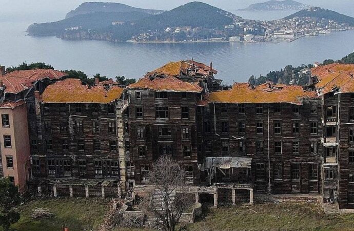 Fener Rum Patrikhanesi’nden Tarihi Karar: