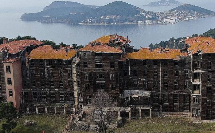 Fener Rum Patrikhanesi’nden Tarihi Karar: