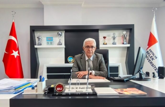 Antalya Belek Üniversitesi Rektör Yardımcısı Prof. Dr. Mustafa Fadıl Sözen’den bayram tatili için kitap önerisi!