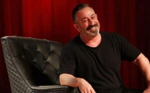 Cem Yılmaz, servet değerindeki motosikletiyle verdiği pozla gündem oldu