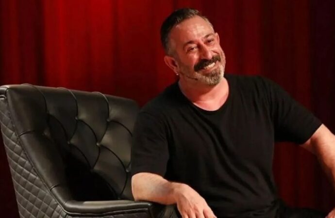 Cem Yılmaz, servet değerindeki motosikletiyle verdiği pozla gündem oldu