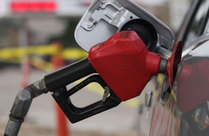 Benzine ve motorine zam yolda