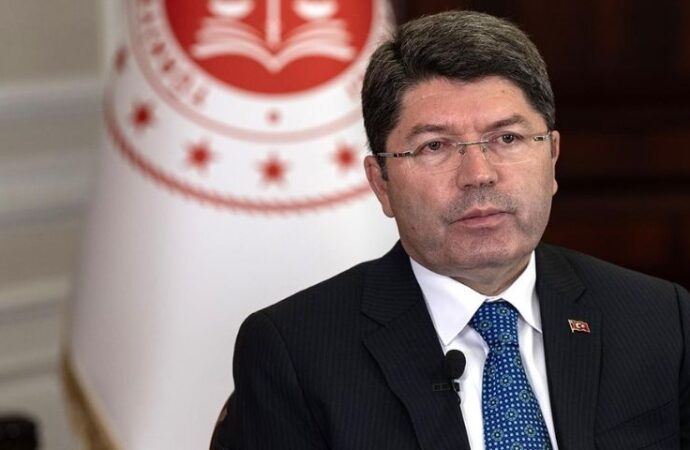 Bakan Tunç açıkladı: “Yangınlarla ilgili 17 şüpheli gözaltına alınmıştır”