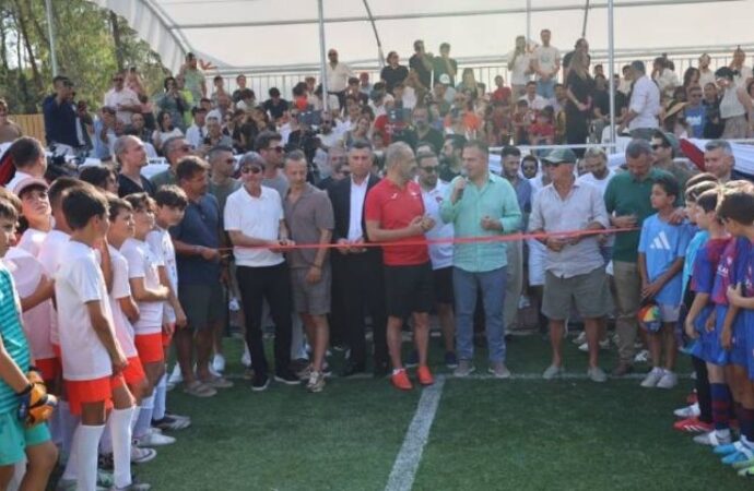 Yılmaz Erdoğan, futbol sahası yaptırdı: Ünlü akınına uğradı