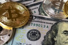 Dolar ve euro haftaya rekor seviyelerde başladı: