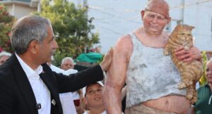 Horoz Reis’e vefa: Parka adı verildi, heykeli dikildi