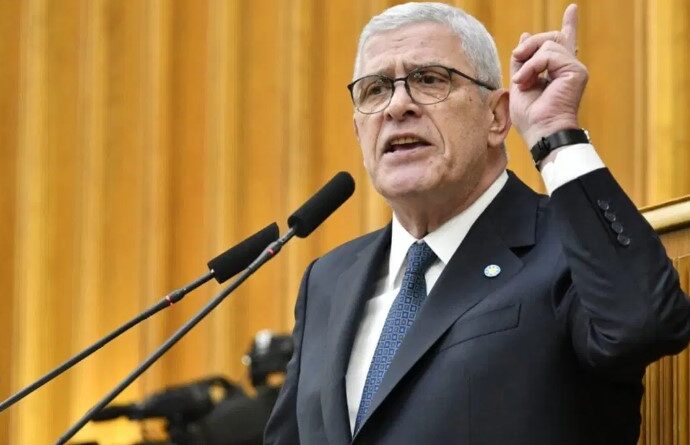 Müsavat Dervişoğlu’ndan Anayasa Çıkışı: