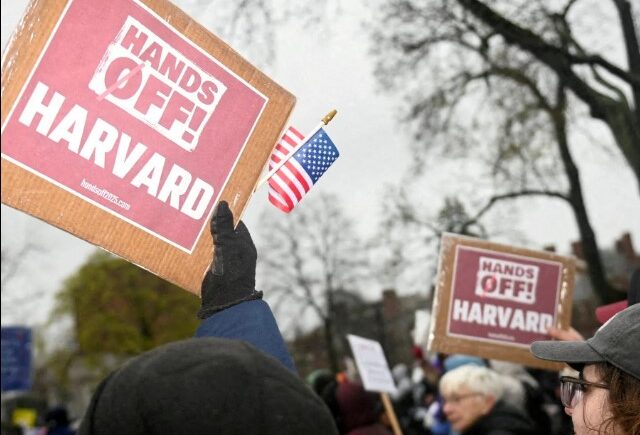 Harvard’a Yönelik Öğrenci Kısıtlaması Durduruldu