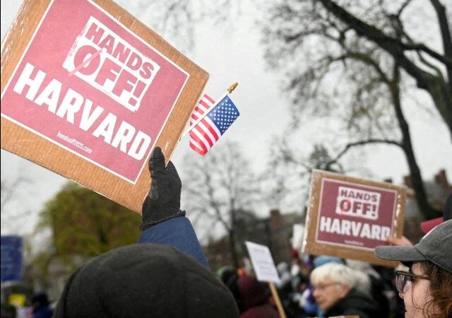 Harvard’a Yönelik Öğrenci Kısıtlaması Durduruldu