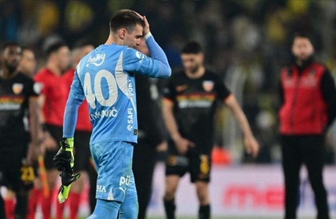 Fenerbahçe Livakovic ile yollarını ayırıyor