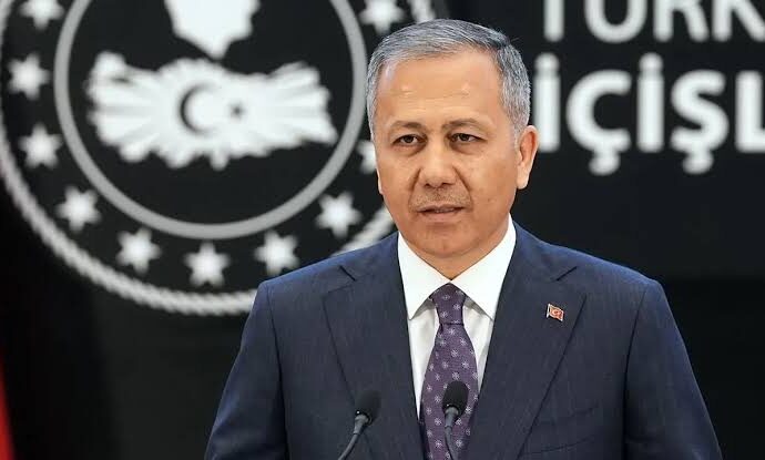 Bakan Ali Yerlikaya duyurdu: Kırmızı bültenle aranan 3 kişi yakalandı