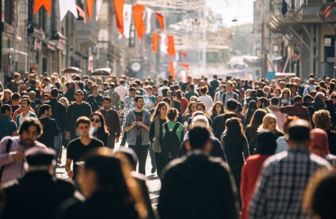 Meydan, Durak ve Plajlarda Yüksek Sesli Müzik Yasaklandı