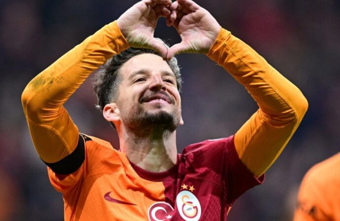 Bir Efsane Daha Sona Erdi: Dries Mertens Emekli Oldu