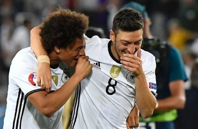 Mesut Özil’den Fenerbahçe’ye şok darbe