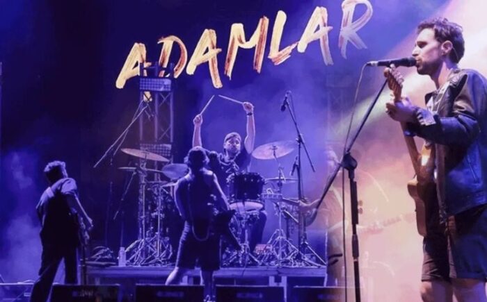 Alternatif müziğin önemli isimlerinden Adamlar, 27 Haziran’da KüçükÇiftlik Park’ta konser verecek