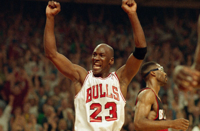 Michael Jordan’ın İmzalı Çaylak Kartı Rekor Fiyata Satıldı