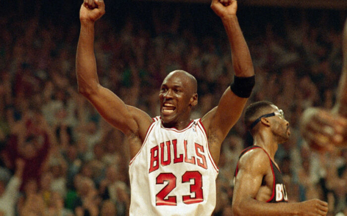 Michael Jordan’ın İmzalı Çaylak Kartı Rekor Fiyata Satıldı