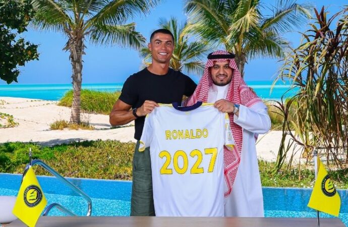 Ronaldo İmzayı Attı!