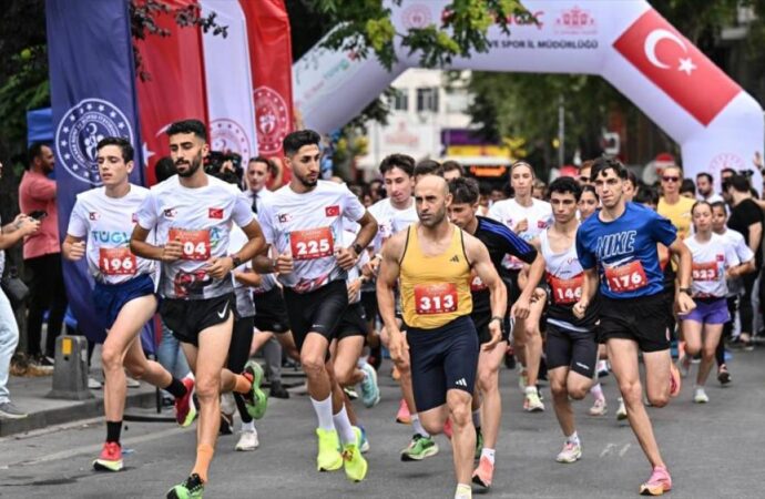 İstanbul’da Bazı Yollar 13.00’te Trafiğe Kapatılacak
