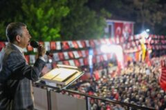 Özgür Özel, “Millet İradesine Sahip Çıkıyor” mitinginde bu kez Amasya’dan seslendi