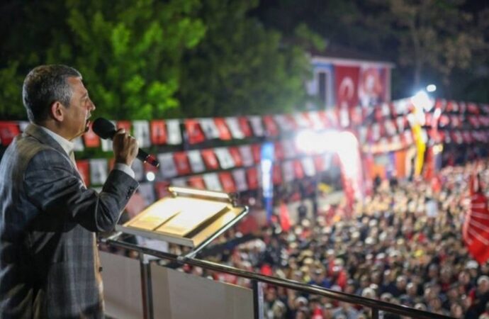 Özgür Özel, “Millet İradesine Sahip Çıkıyor” mitinginde bu kez Amasya’dan seslendi