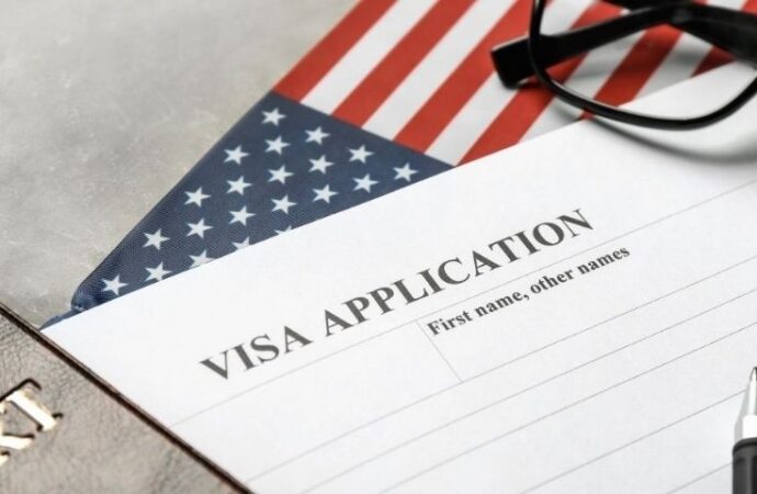 Amerika’ya Vizeyle Girişte Yeni Şart: Sosyal Medya Açılıyor