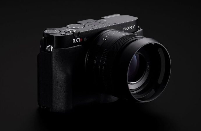 Sony efsanesi geri döndü! RX1R III resmen satışta