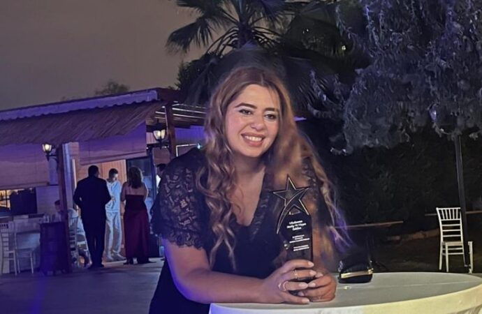 Burcu Yıldırım Parlak, başarılarıyla hep zirvede: “Yılın En İyi Çıkış Yapan Kitabı” ödülüne layık görüldü