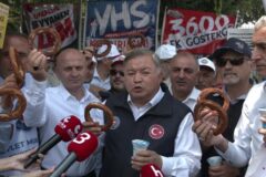 Memura Simit-Ayran İkramlı Protesto: