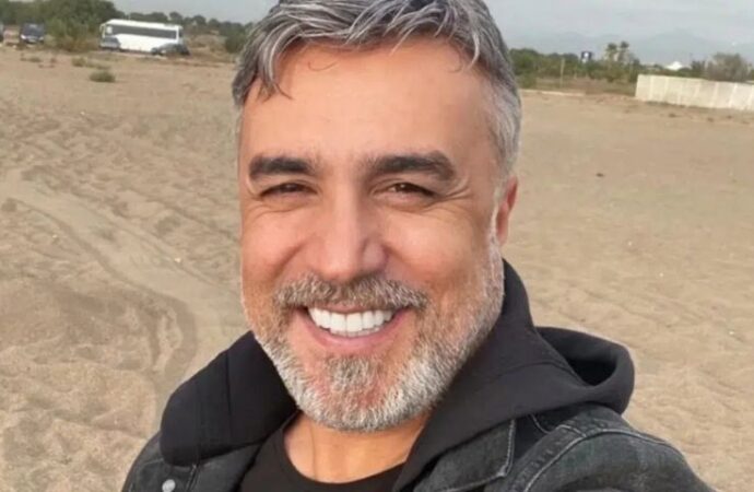 Özcan Deniz’den yeni imaj, eski defterler ve yeni proje sinyali